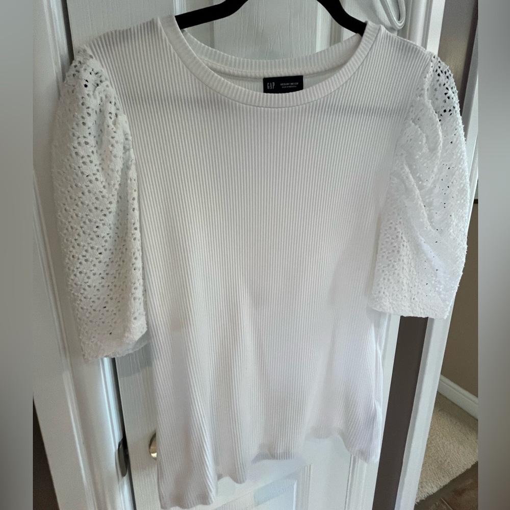 Gap Lacey Puff Sleeved T Shirt